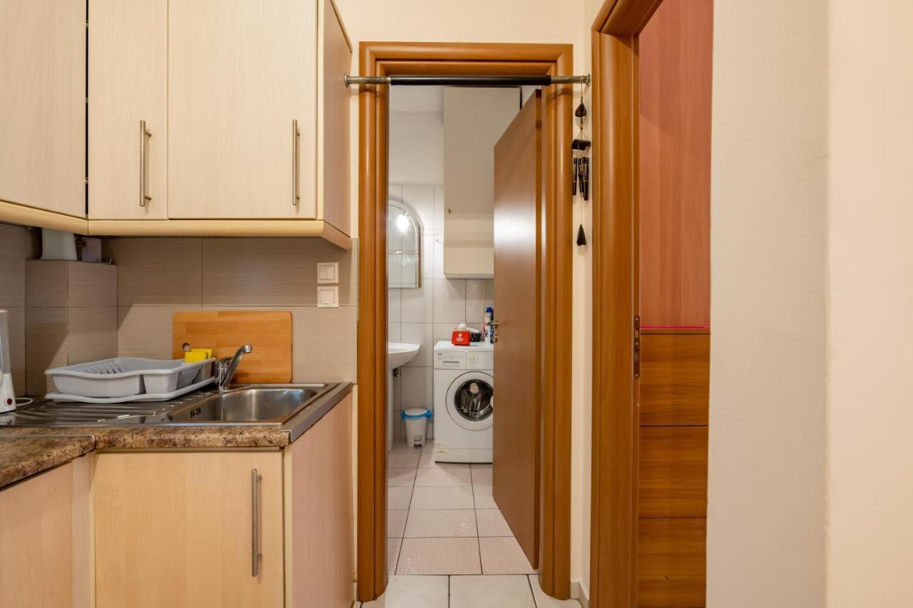 Flat In Excellent Location With Private Parking Apartment Athena Bagian luar foto