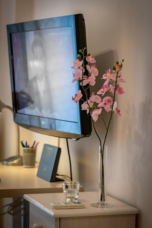 Flat In Excellent Location With Private Parking Apartment Athena Bagian luar foto