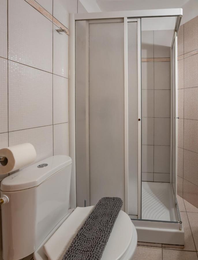 Flat In Excellent Location With Private Parking Apartment Athena Bagian luar foto